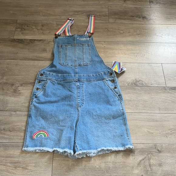 Short Overalls with Rainbow Straps - Picture 3 of 13